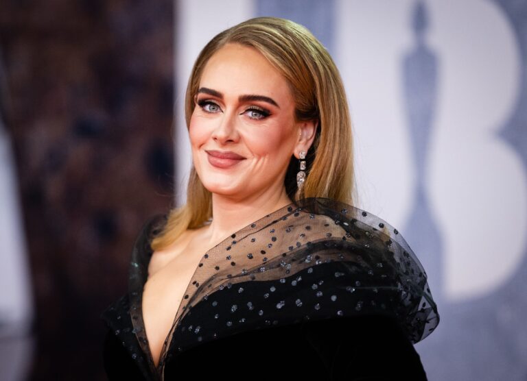 Burglars Sing Adele While Driving Stolen Cars!